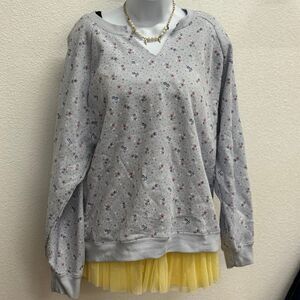 Cute floral sweater by vinyl icons